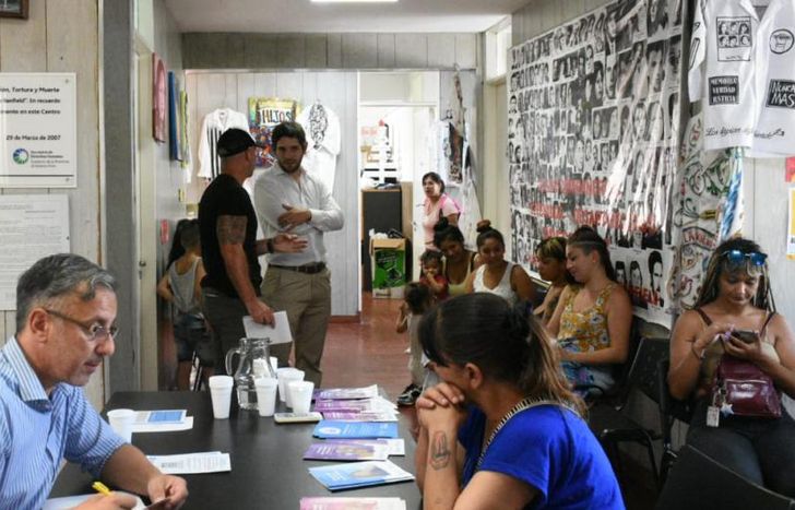 Brindando información y despejando todo tipo de duda.