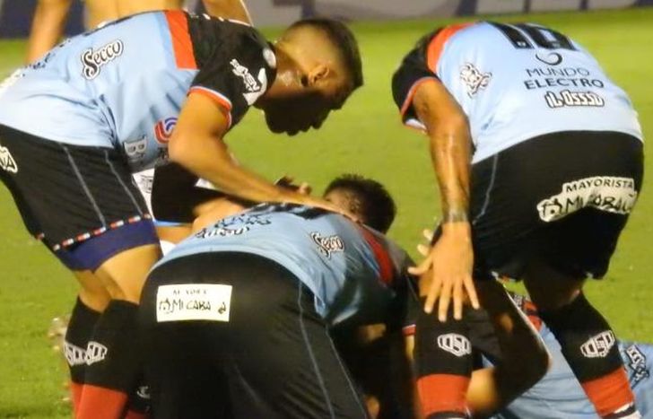 Todos arriba del 9: pagó con gol y llevó el triunfo a Adrogué.