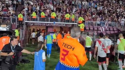 Los jugadores fueron agredidos cuando se iban al vestuario. Los jugadores fueron agredidos cuando se iban al vestuario.