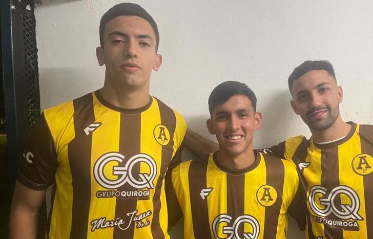 Los tres talentos de Arsenal, en la Selección de San Vicente.