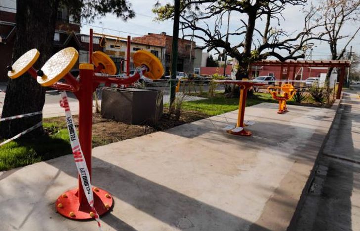 La plazoleta está ubicada entre la avenida Santa Fe y Carlos Glade.