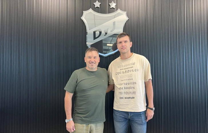Renato Civelli, el ex Banfield, en su presentación en Defensa y Justicia.