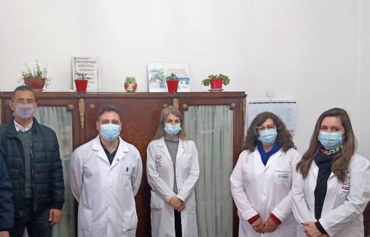 Durante la visita al hospital Evita de Lanús.