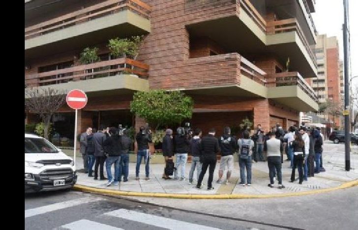 en medio del litigio legal.