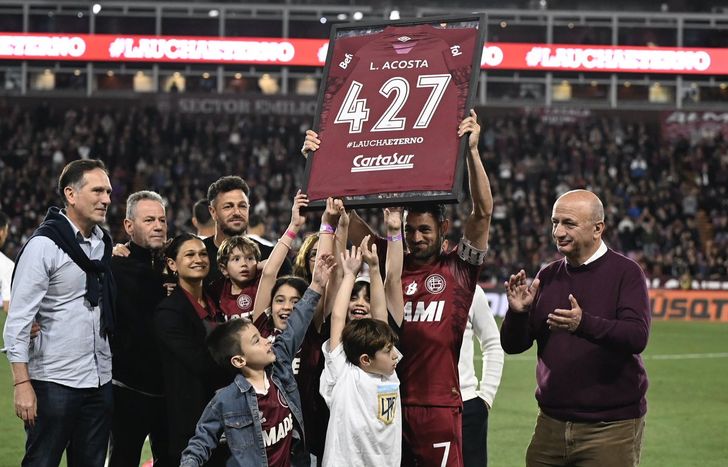 Lautaro Acosta, el jugador con más presencias en la historia de Lanús.