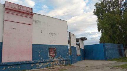 La fábrica se inauguró a principios del siglo XX. En 1999 y en ese mismo lugar, los vecinos crearon el Club Agua Mineral.