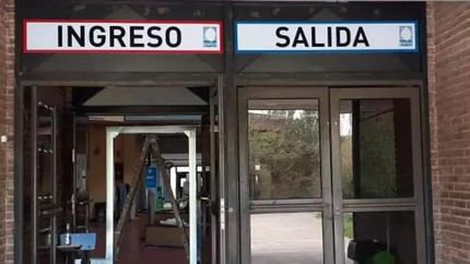 Se instaló en la puerta de la Facultad de Sociales.