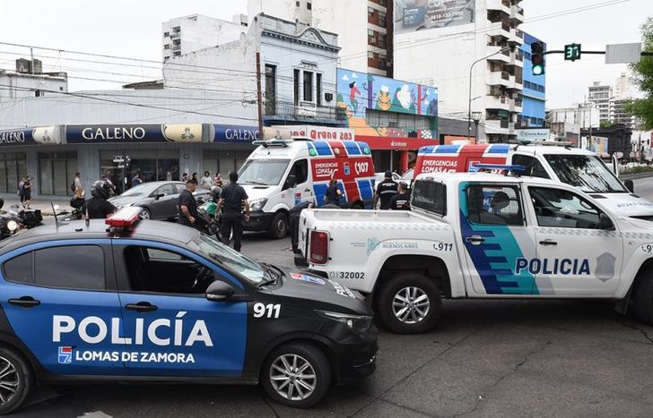 La Policía, Emergencias Lomas y Tránsito trabajaron en el lugar.