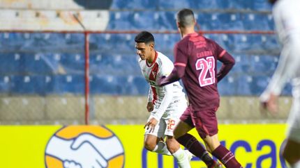Lanús no puede con Always Ready.