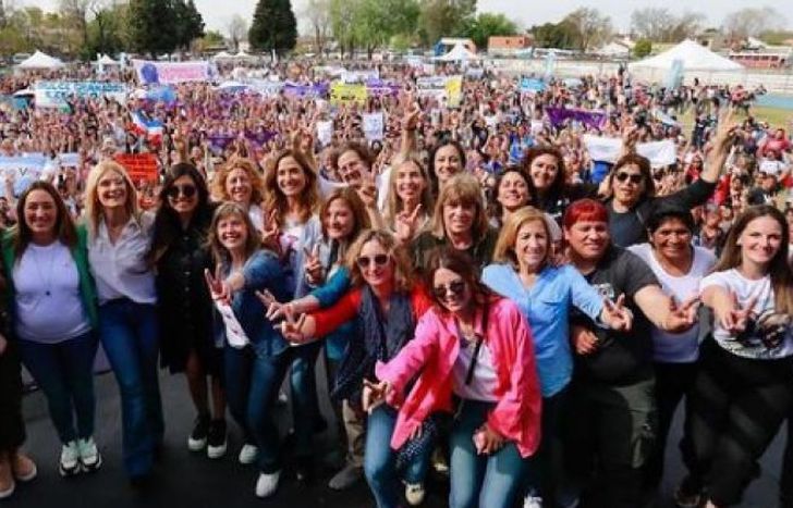 Una multitud se reunió en Lomas: hubo talleres y conversatorios.