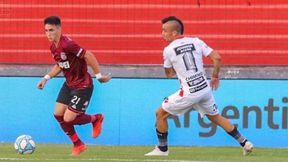 Orozco maniobra ante la marca de Chimino.