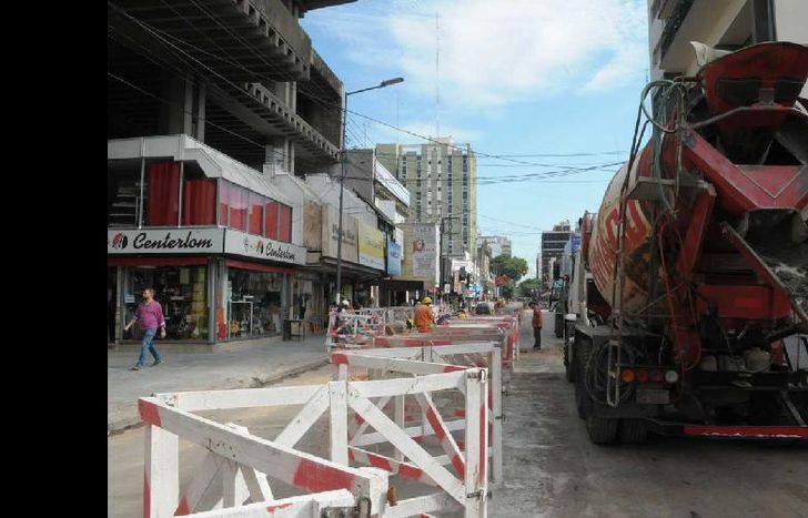 tras la instalación de las cañerías se repara el tramo de la calle dañado.