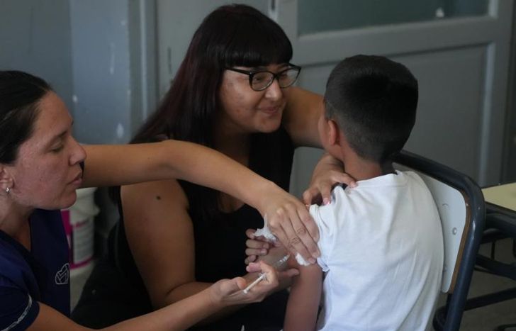 Los profesionales atienden a vecinos de todas las edades.