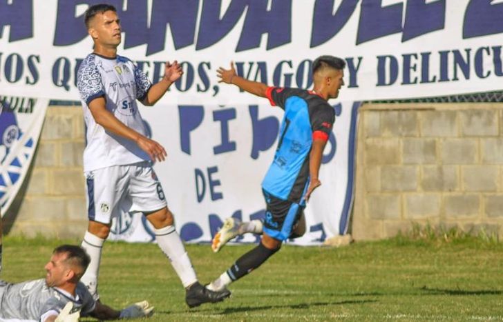 Jonathan Cañete anotó el gol del triunfo de Brown de Adrogué.