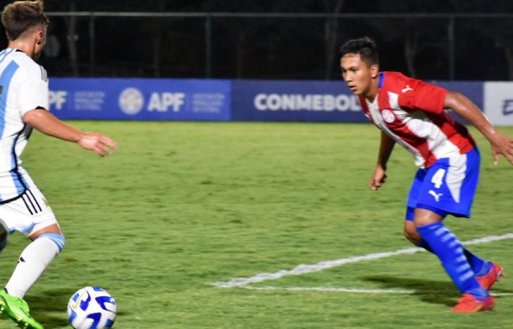 Benjamín Acosta en el amistoso ante Paraguay.