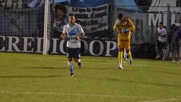 El Gasolero ante la necesidad de sumar de a tres.