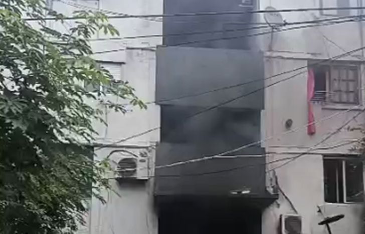 La gran cantidad de humo puso en alerta a los vecinos.