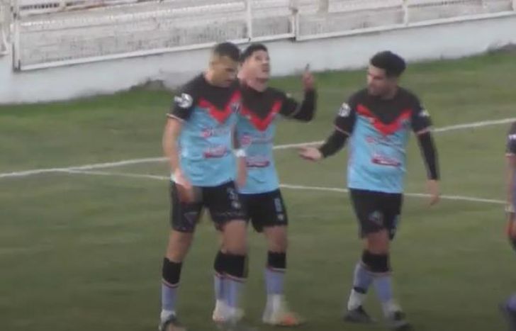 Sánchez, autor del 2-0, celebra su gol.