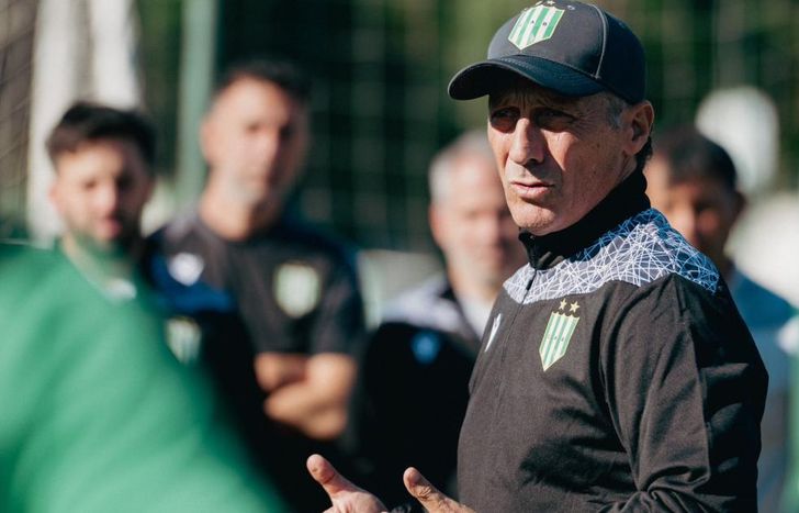 Pedro Troglio sigue firme en Banfield.