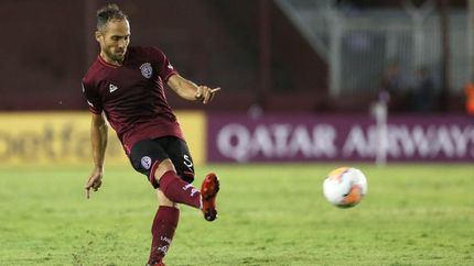 A Belluschi, de pocos minutos, se le vence el contrato. A Belluschi, de pocos minutos, se le vence el contrato.