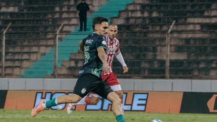 Mauro Méndez convirtió un gol clave para Banfield. Mauro Méndez convirtió un gol clave para Banfield.