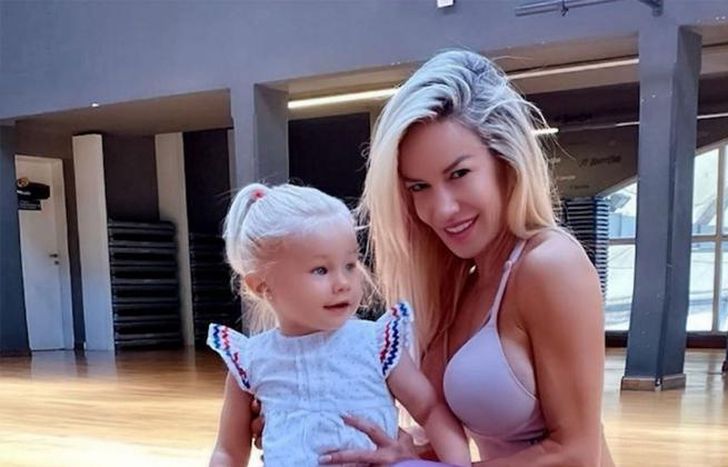 Luciana Salazar y Matilda.