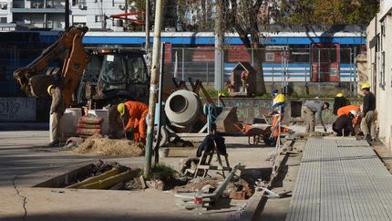 Renuevan las veredas para mejorar los accesos a la estación.