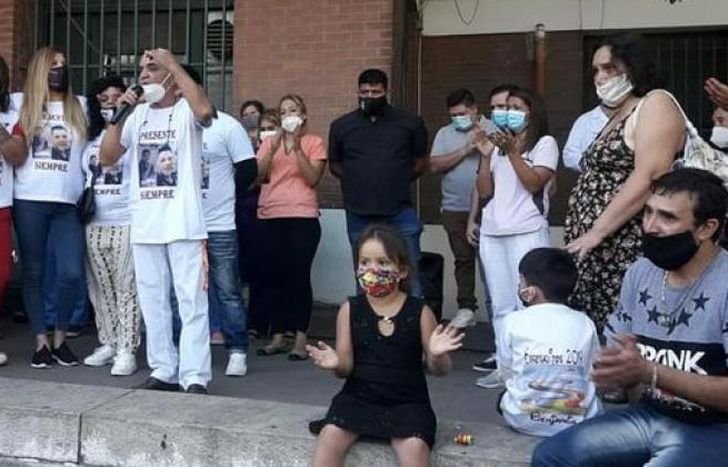 Compañeros de trabajo, amigos y familiares unidos en el Evita.