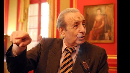 pepe ocupó cinco mandatos consecutivos como diputado nacional por la provincia de buenos aires.