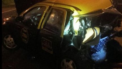 En el taxi viajaban las dos personas que perdieron la vida.