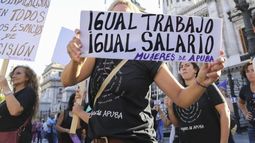 El 64% de las personas con menores ingresos en la Argentina son mujeres. El 64% de las personas con menores ingresos en la Argentina son mujeres.