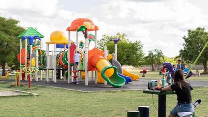 Cuenta con juegos y mesas. Cuenta con juegos y mesas.