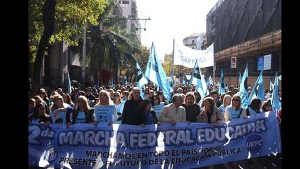 multitudinario acto de los docentes en plaza de mayo