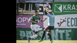 Enzo Díaz, el mejor del local, tuvo varias chances a lo largo de los 90 minutos.