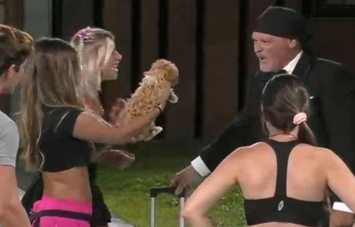 Alfa se metió en la casa.