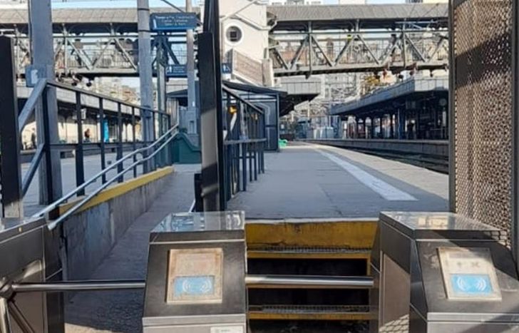 Los trenes dejaron de parar en la estación de Lomas.
