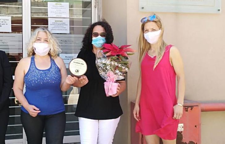 El momento de la entrega del reconocimiento en la UNQ.