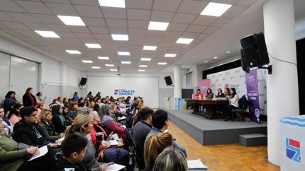 El curso va a tener 9 encuentros presenciales y un trabajo final.