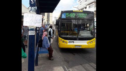 confusion, mal humor y fastidio de los pasajeros durante el paro de la uta disidente
