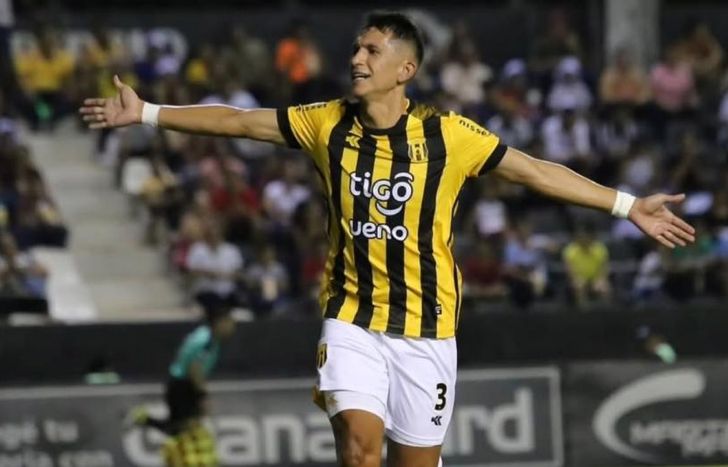 Paul Riveros se acerca al Taladro.