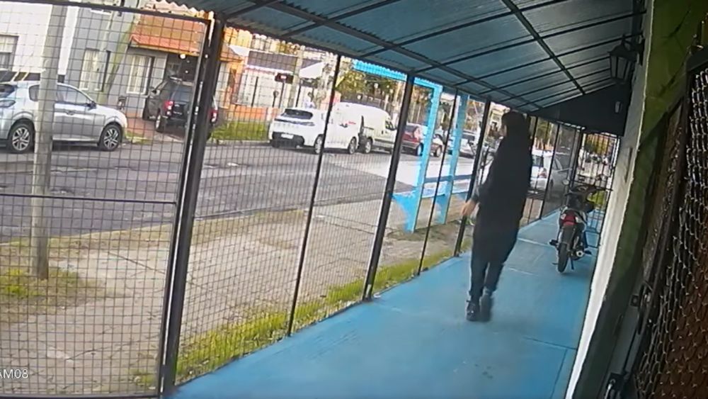 El menor fue descubierton en pleno intento de robo en San José. El menor fue descubierton en pleno intento de robo en San José.