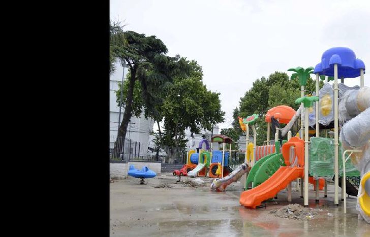 parte del nuevo mobiliario ya fue instalado en la plaza.