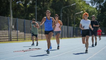 Comenzó el entrenamiento gratuito para mayores de 18 años en el Parque de Lomas para llegar bien a la maratón. Comenzó el entrenamiento gratuito para mayores de 18 años en el Parque de Lomas para llegar bien a la maratón.