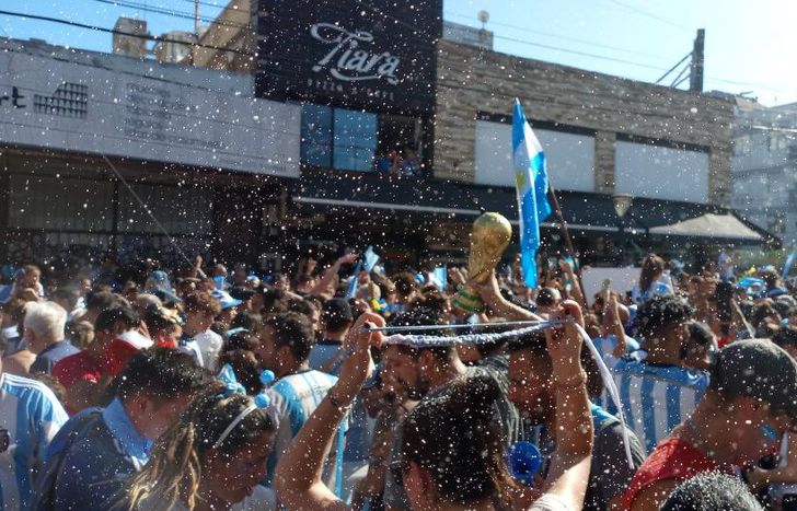 Maipú y Alsina, el epicentro de los festejos en Banfield.