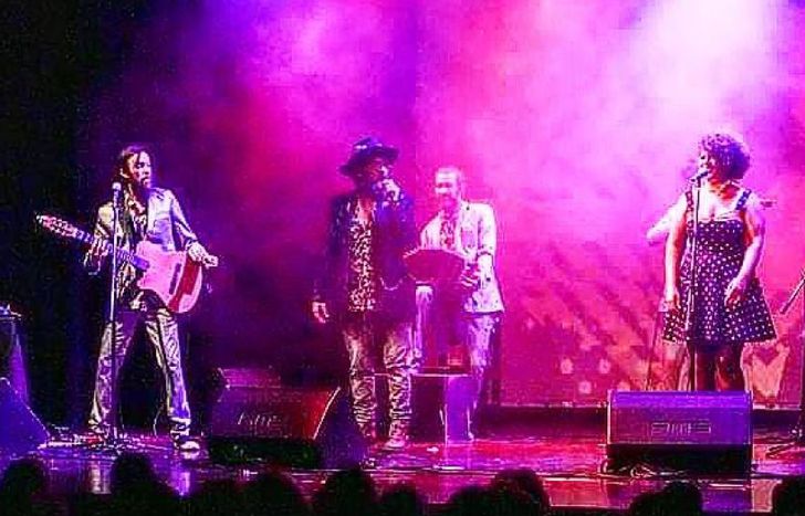 La banda en vivo.