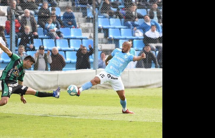 Brum no venía siendo titular aunque ante Belgrano jugó desde el arranque.
