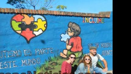 se lanzan a pintar murales para concientizar sobre el autismo