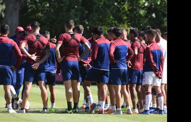 Zubeldía todavía no definió el equipo para enfrentar a Belgrano.