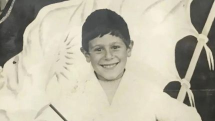 quien es este conductor que esta cumpliendo 65 anos