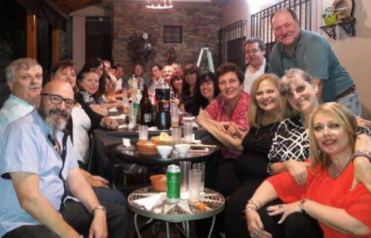 El grupo se mantiene unido. Un reflejo de la amistad verdadera.